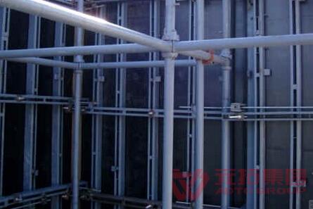 新型建筑模板支撐架搭建牢固嗎?